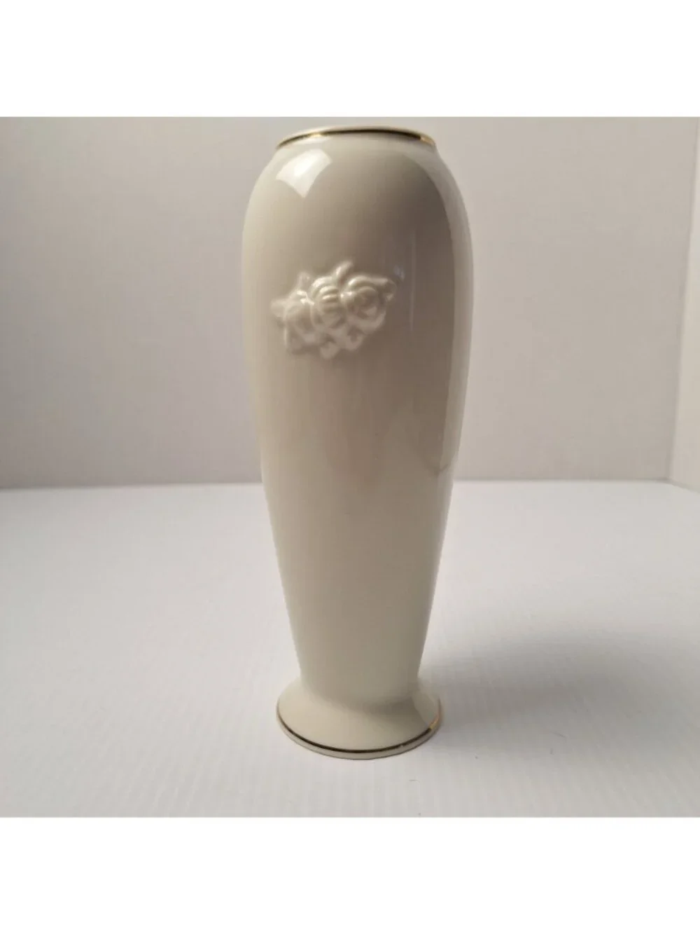 LENOX ROSE BLOSSOM BUD VASE IVORY PORCELAIN SCULPTED ROSE RIBBON 24K GOLD TRIM